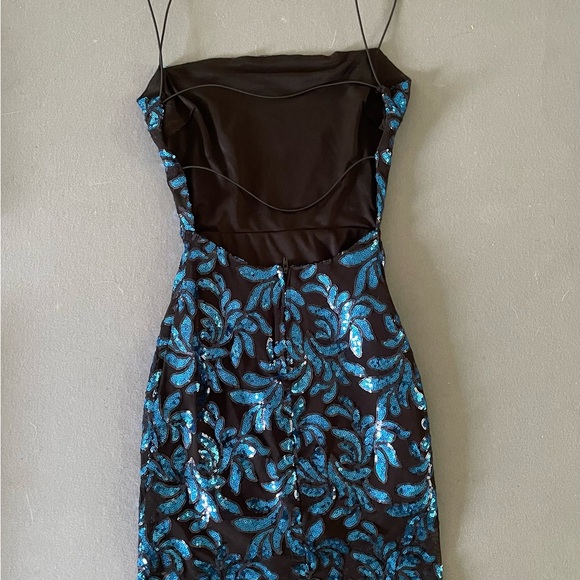 Mini Sequined Dress(backless) - Picture 6 of 6